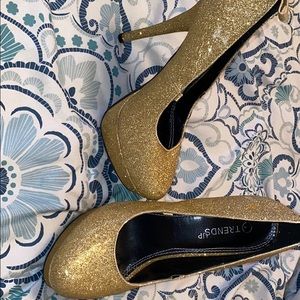 Gold pumps